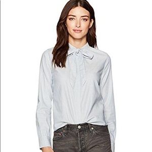 Levi’s Necktie Button Down